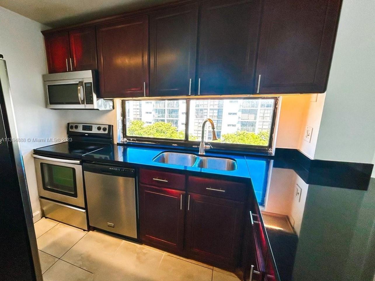 PLAZA OF AMERICAS CONDO P - Residential Lease
