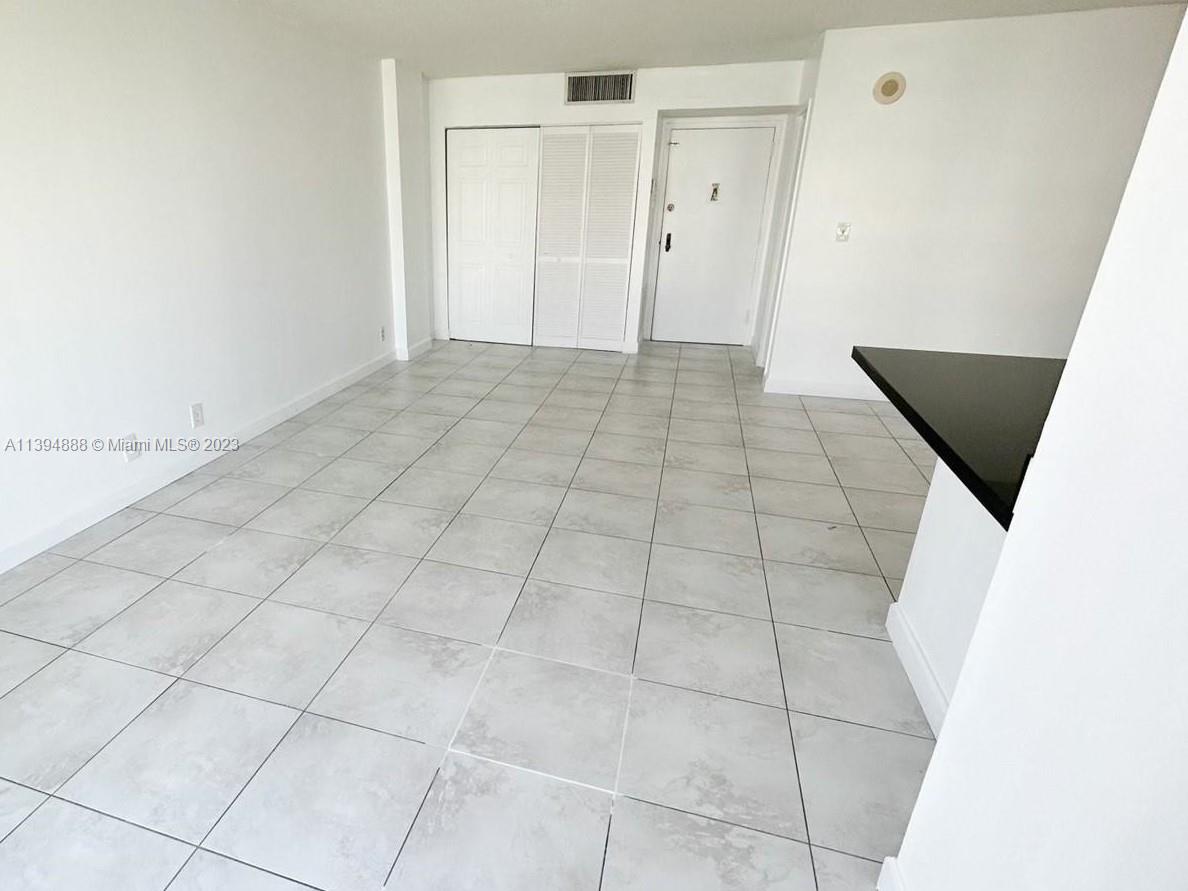PLAZA OF AMERICAS CONDO P - Residential Lease