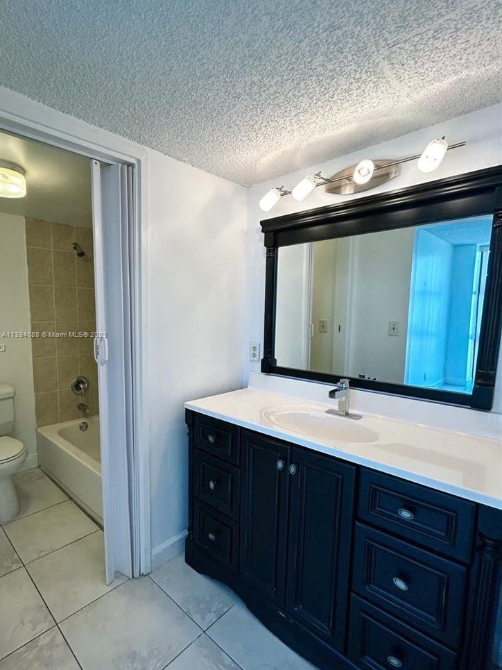 PLAZA OF AMERICAS CONDO P - Residential Lease
