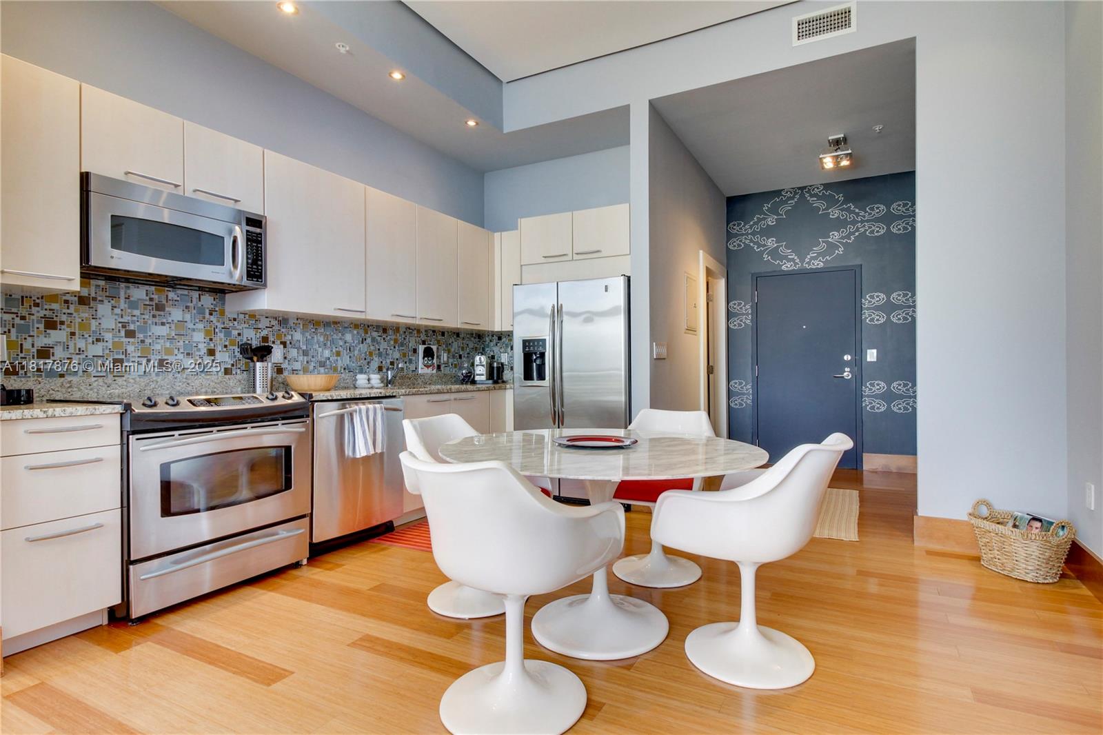 THE MERIDIAN CONDO - Residential