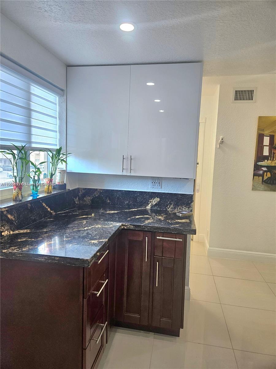 MEADOWBROOK TOWERS CONDO - Residential Lease