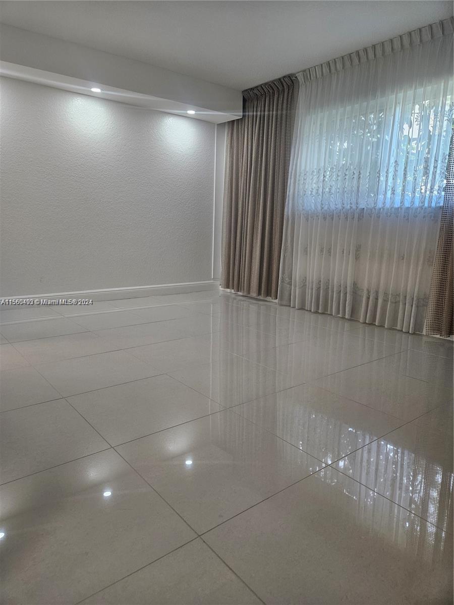 MEADOWBROOK TOWERS CONDO - Residential Lease