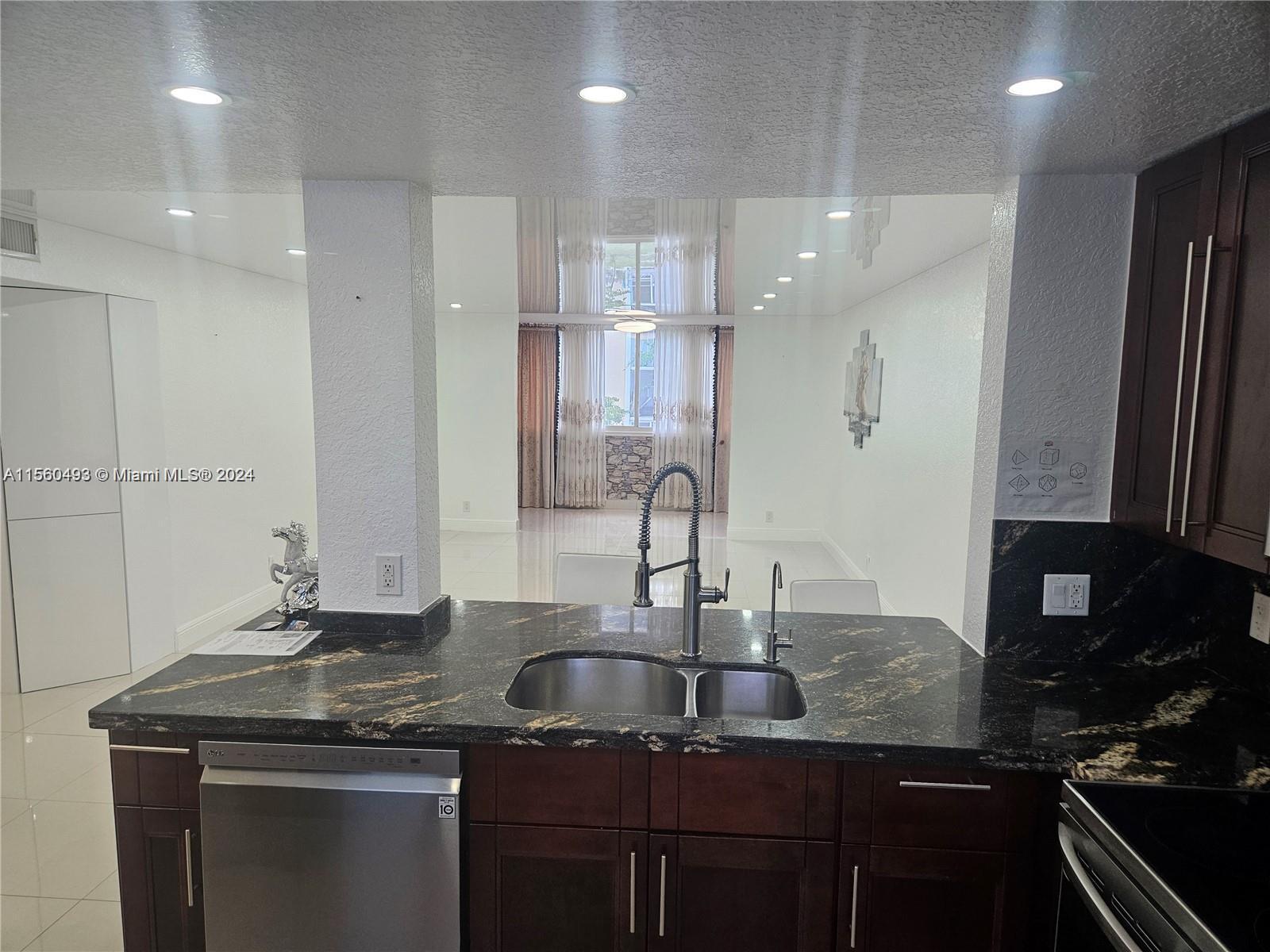 MEADOWBROOK TOWERS CONDO - Residential Lease
