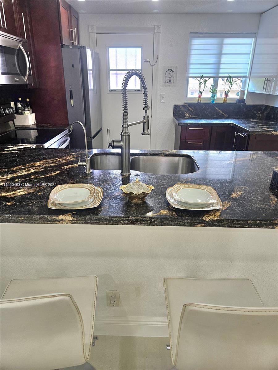MEADOWBROOK TOWERS CONDO - Residential Lease