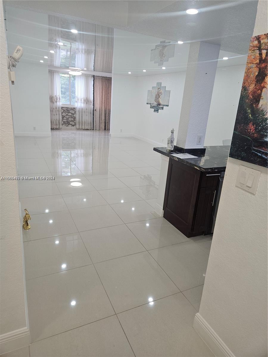 MEADOWBROOK TOWERS CONDO - Residential Lease