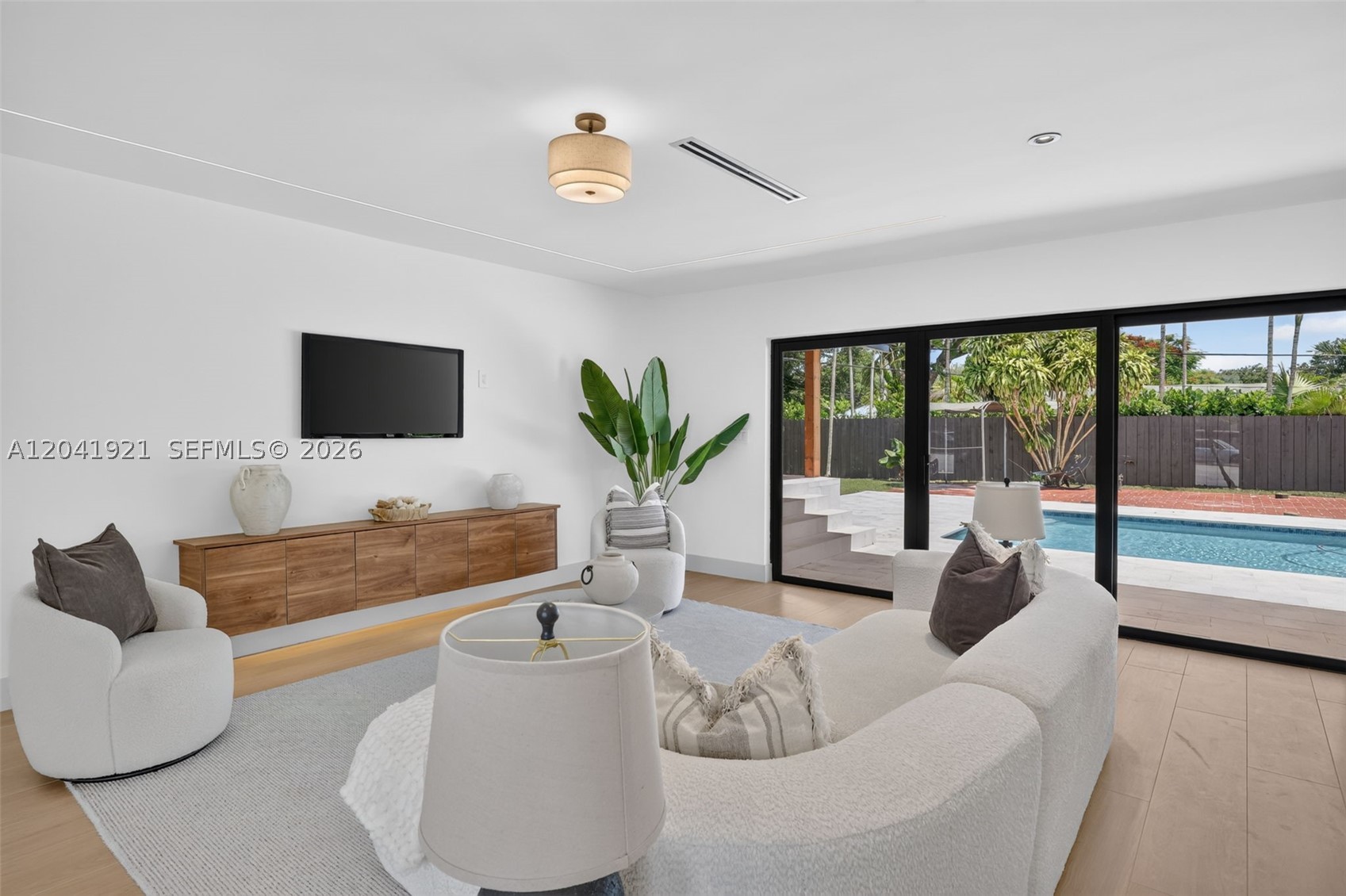GALE RANCH ESTS - Residential