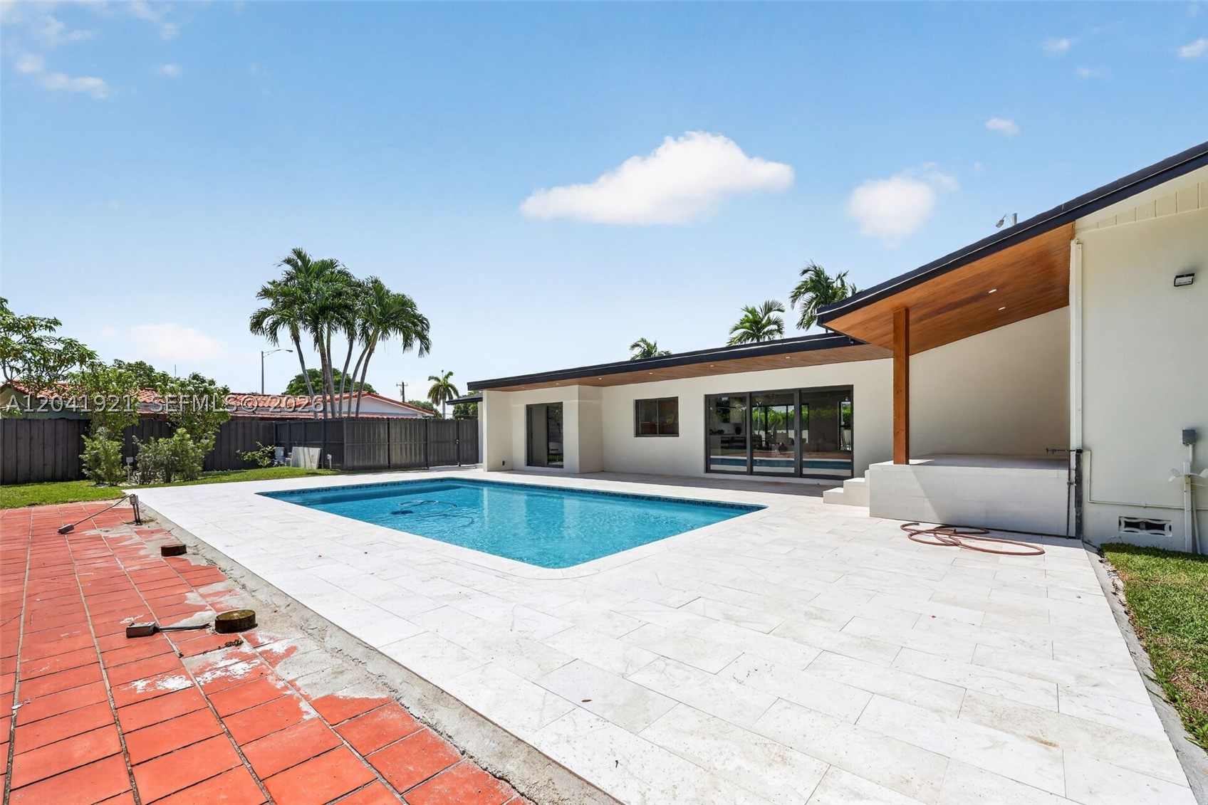 GALE RANCH ESTS - Residential