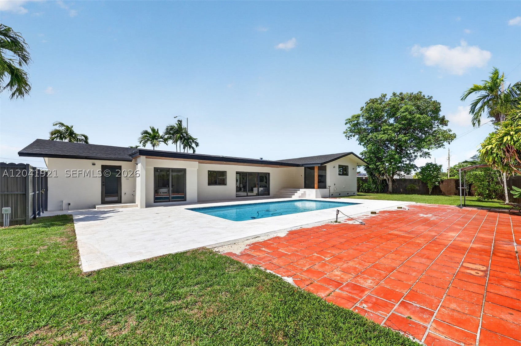 GALE RANCH ESTS - Residential