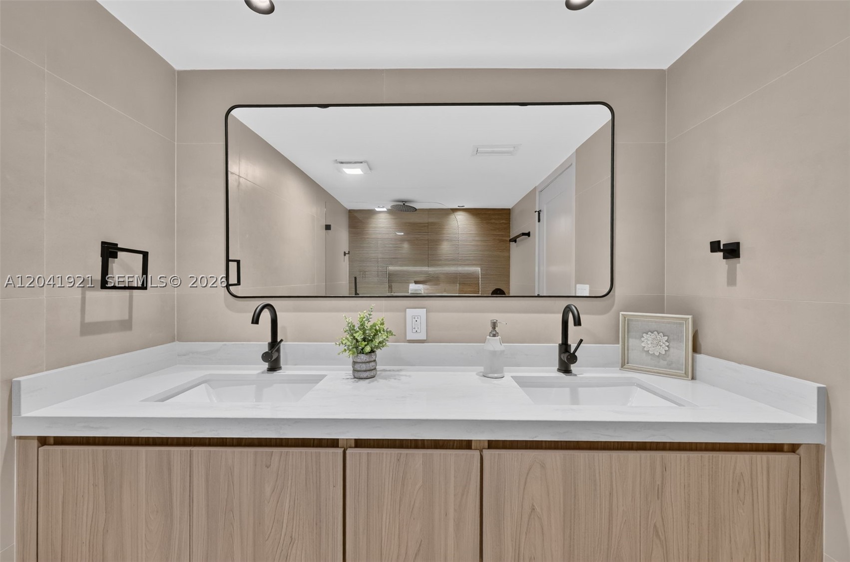 GALE RANCH ESTS - Residential
