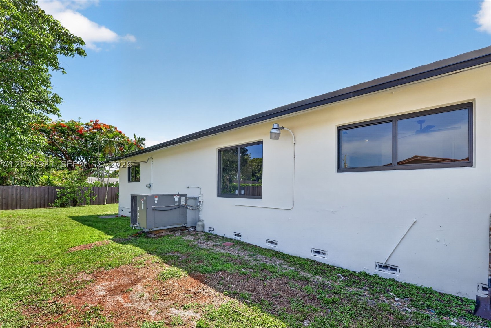GALE RANCH ESTS - Residential