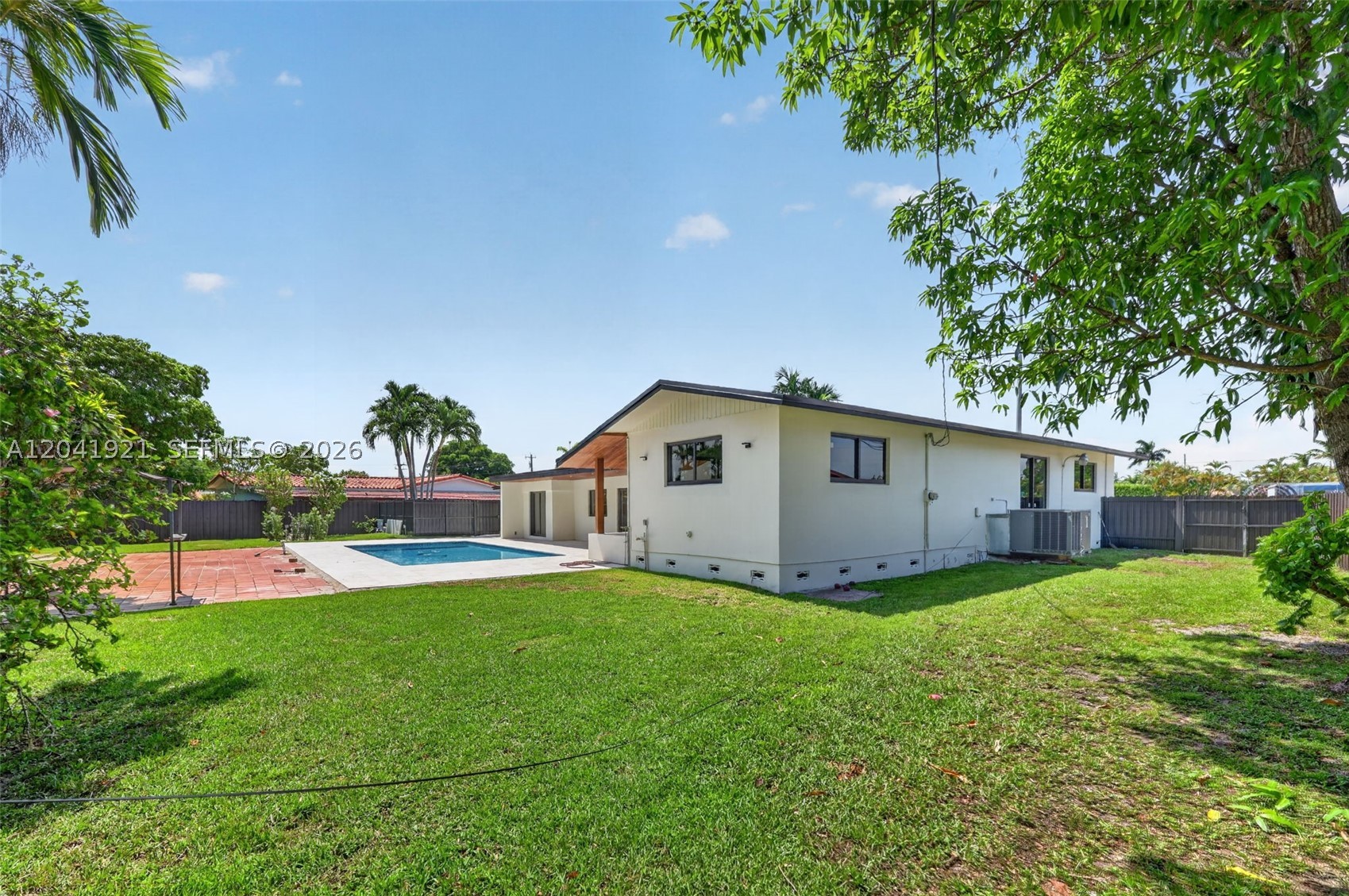 GALE RANCH ESTS - Residential