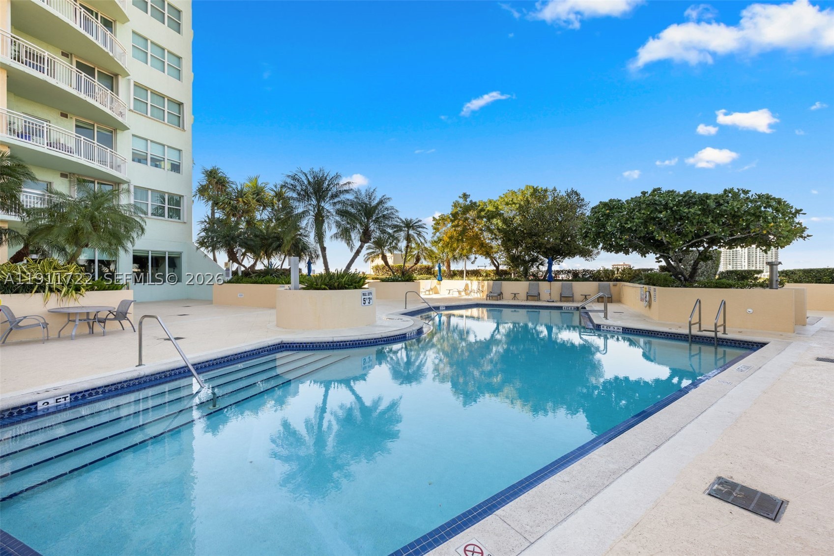 THE METROPOLITAN CONDO - Residential