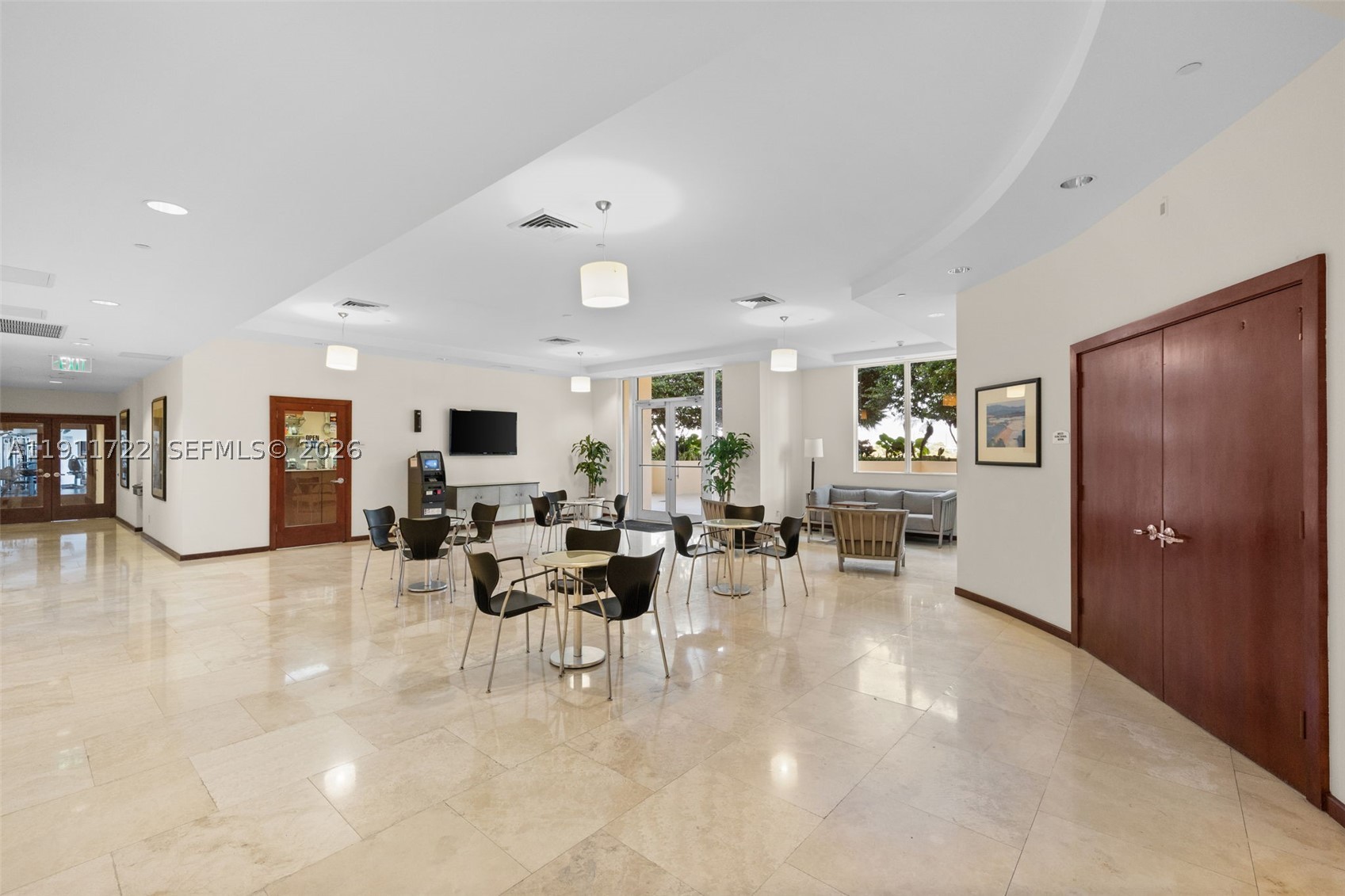 THE METROPOLITAN CONDO - Residential