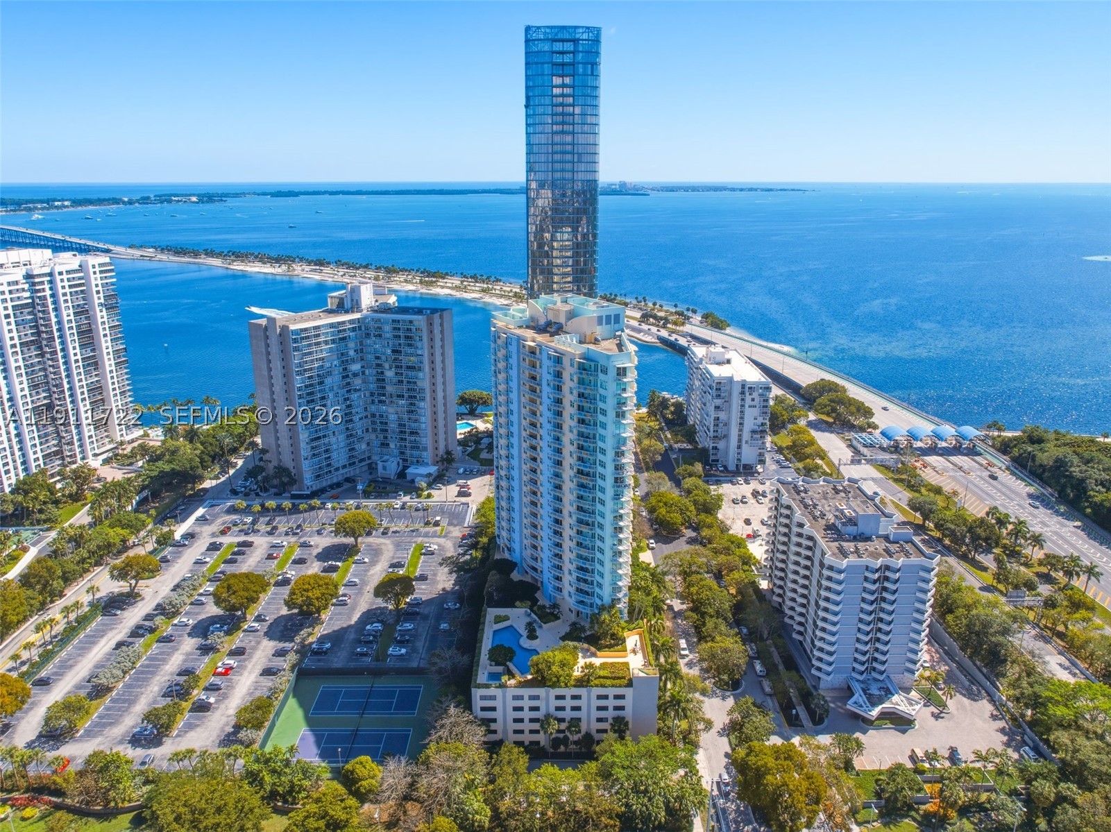 THE METROPOLITAN CONDO - Residential