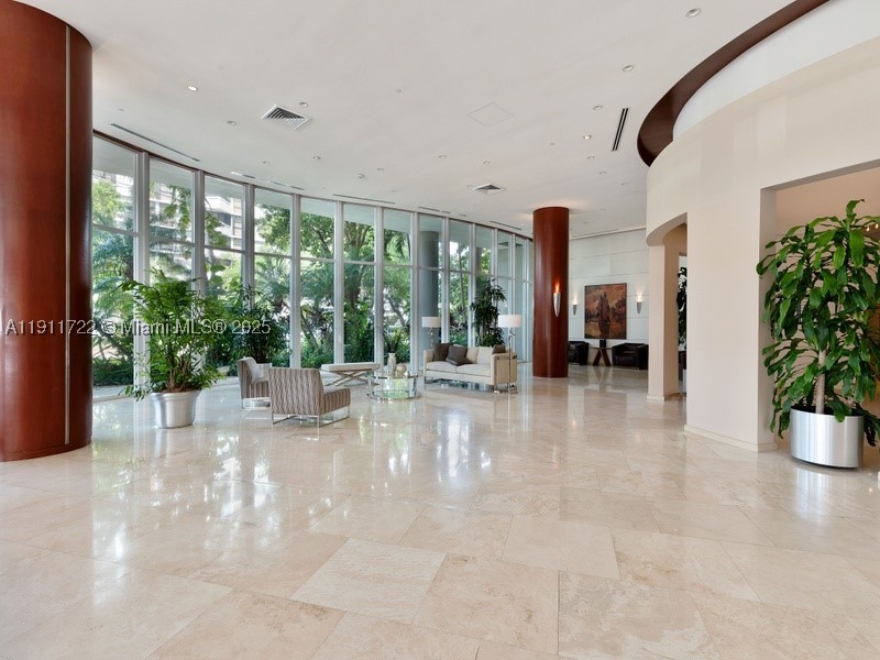 THE METROPOLITAN CONDO - Residential