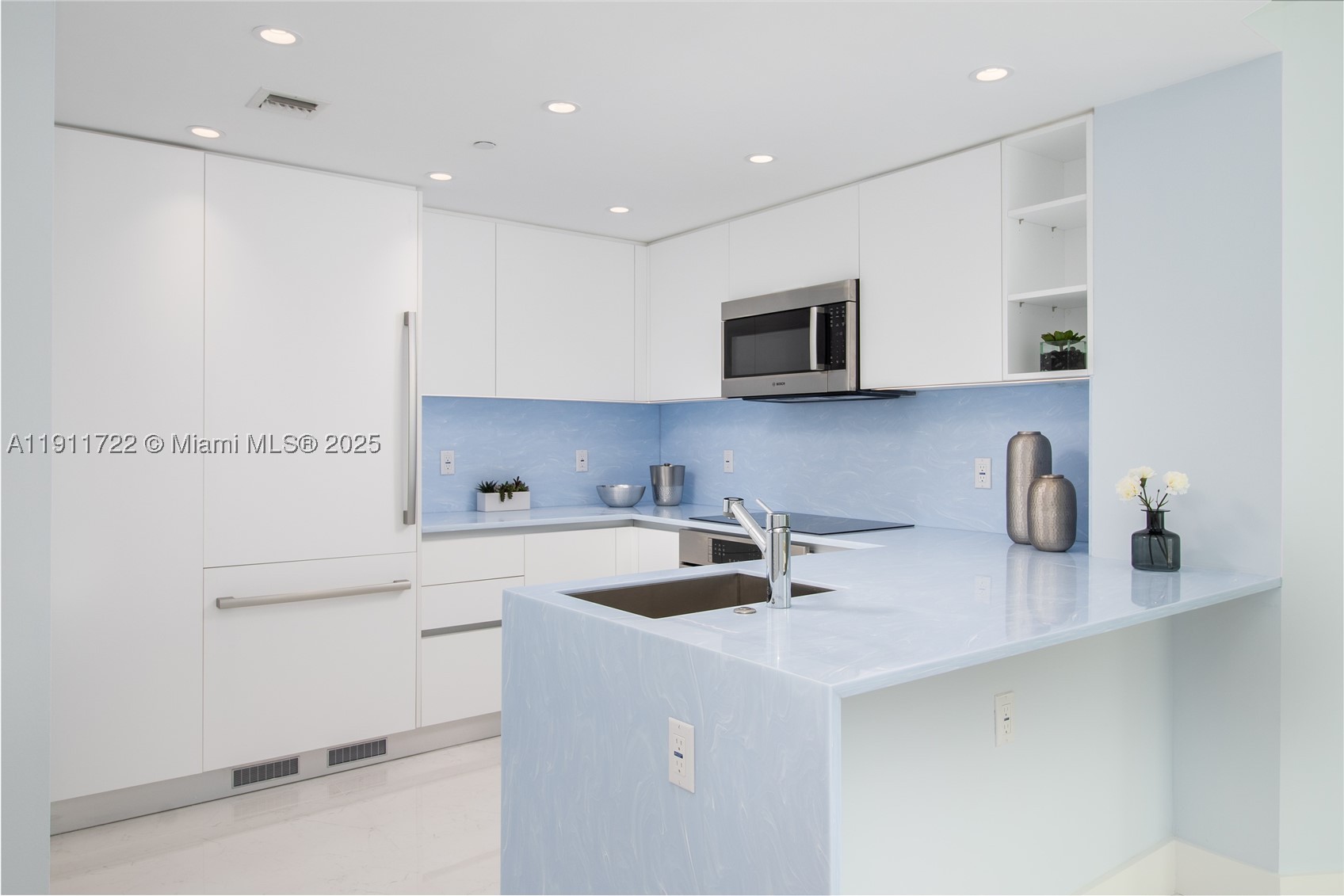 THE METROPOLITAN CONDO - Residential