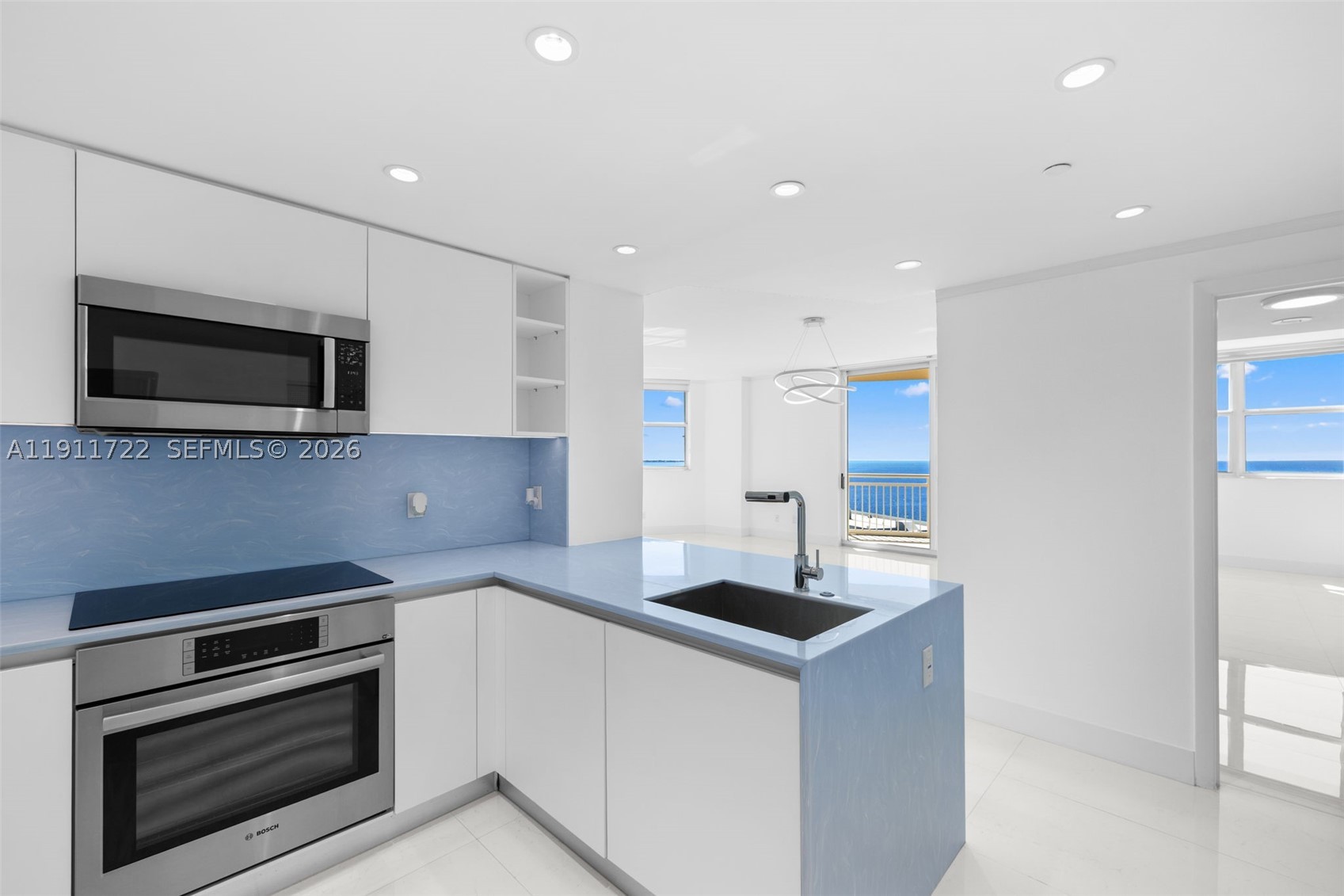 THE METROPOLITAN CONDO - Residential