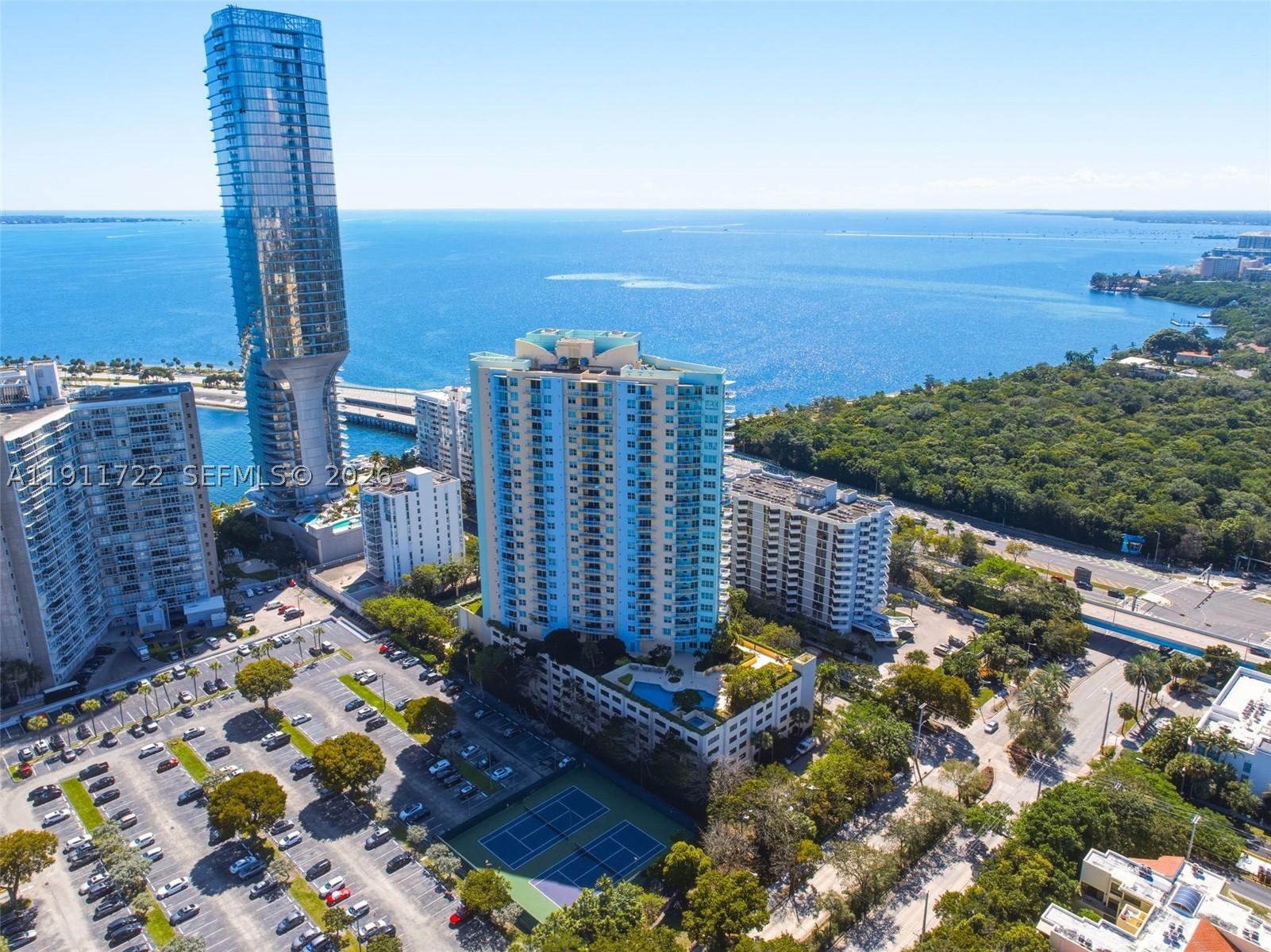 THE METROPOLITAN CONDO - Residential