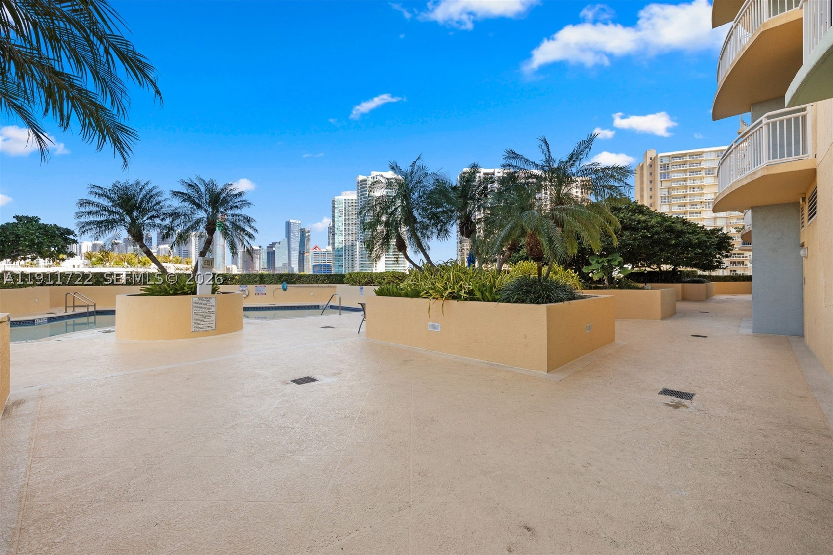 THE METROPOLITAN CONDO - Residential