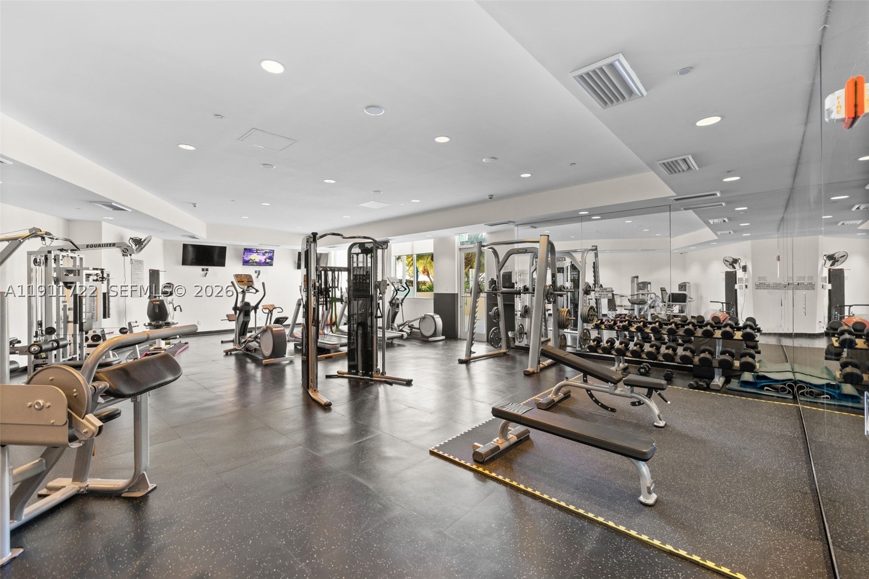 THE METROPOLITAN CONDO - Residential