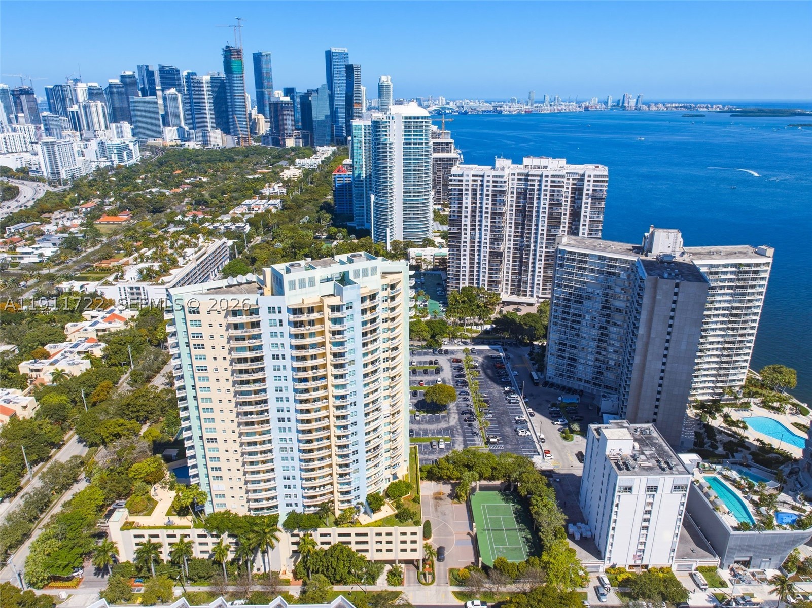 THE METROPOLITAN CONDO - Residential