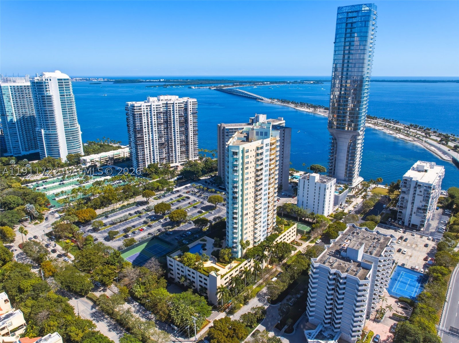 THE METROPOLITAN CONDO - Residential