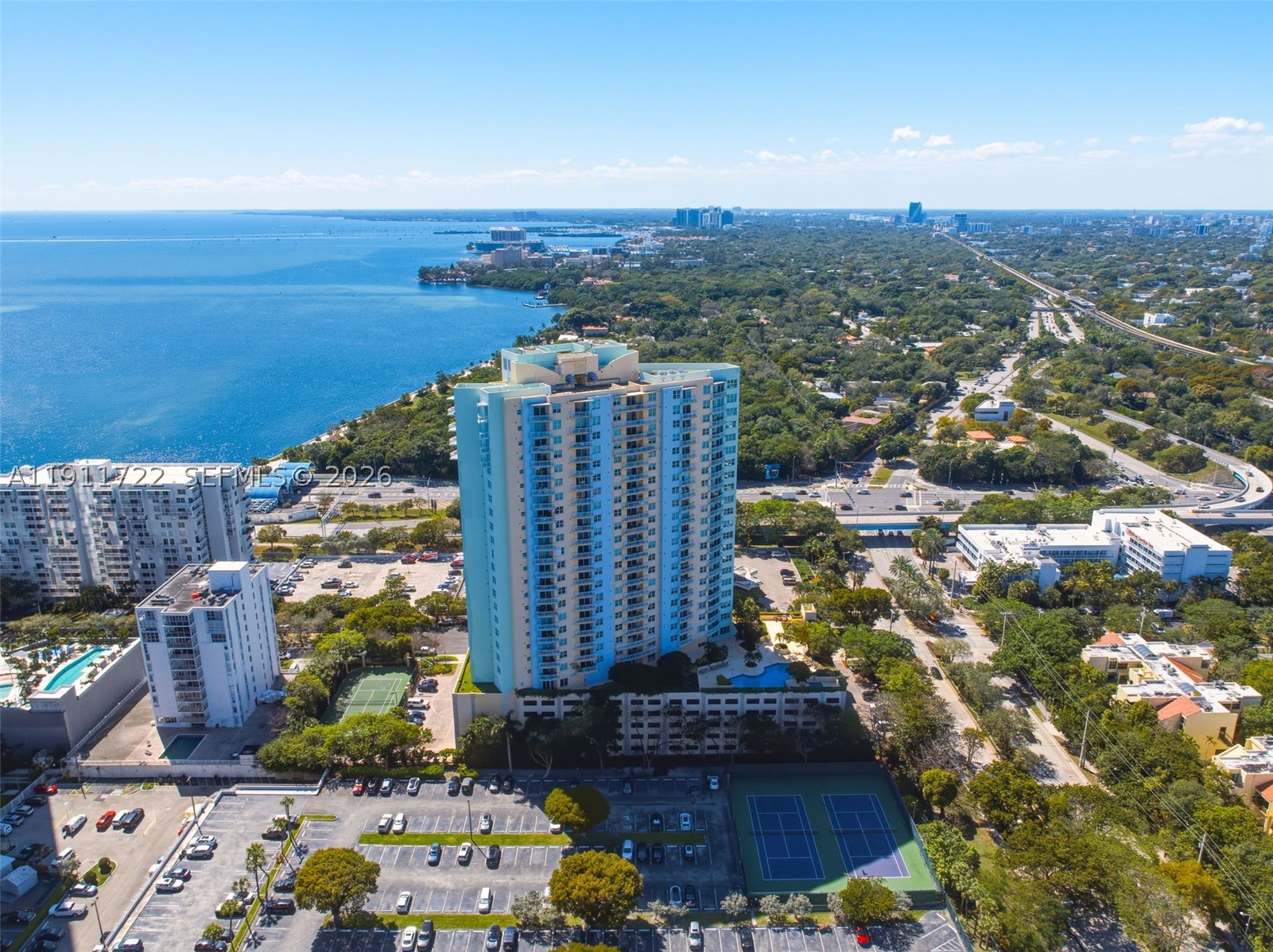 THE METROPOLITAN CONDO - Residential