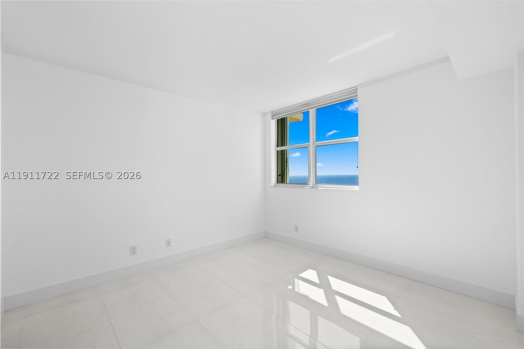 THE METROPOLITAN CONDO - Residential