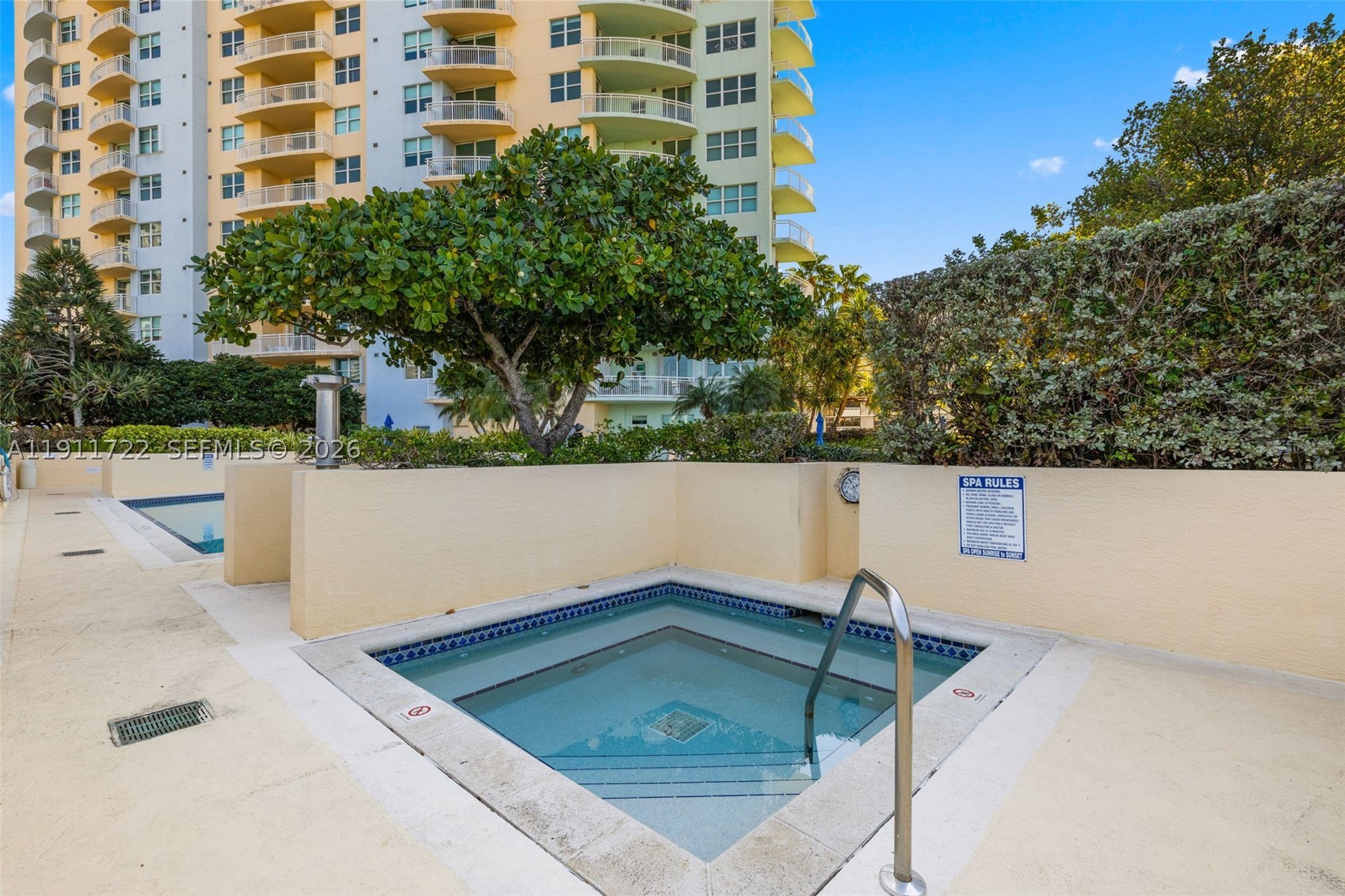 THE METROPOLITAN CONDO - Residential