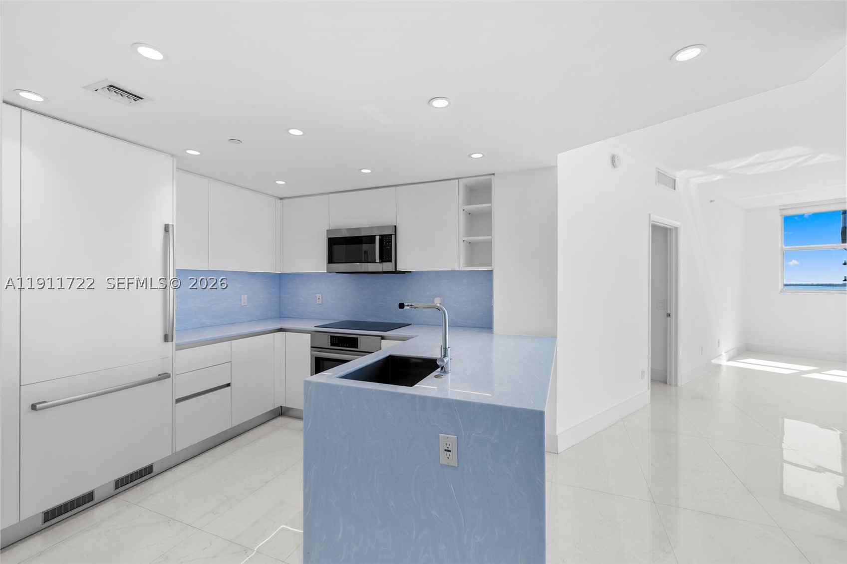 THE METROPOLITAN CONDO - Residential