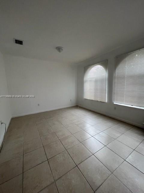 BEAUTIFUL BRIGHT CORNER 3 BED/2.5 BATHS TOWNHOME IN THE DESIRABLE AREA OF BELLA VISTA. CLOSE TO EVERYTHING, EXCELLENT SCHOOLS DISTRICT.