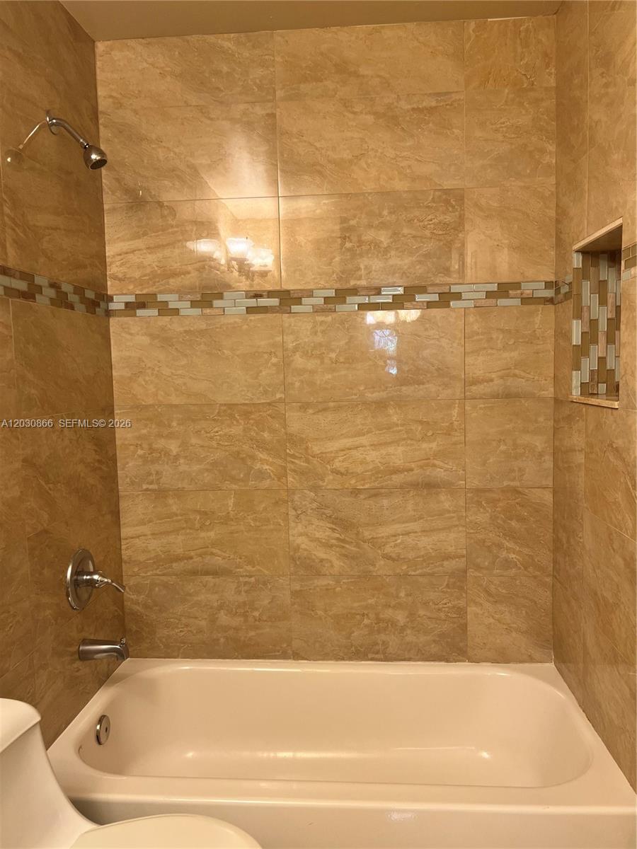 THE COURTS AT KENDALL CON - Residential Lease