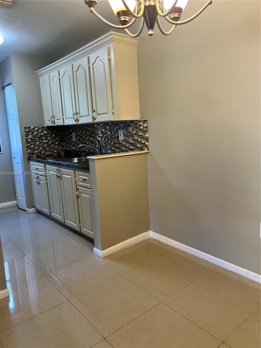THE COURTS AT KENDALL CON - Residential Lease