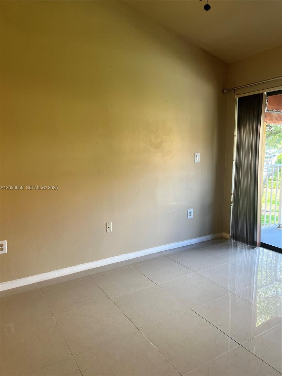 THE COURTS AT KENDALL CON - Residential Lease
