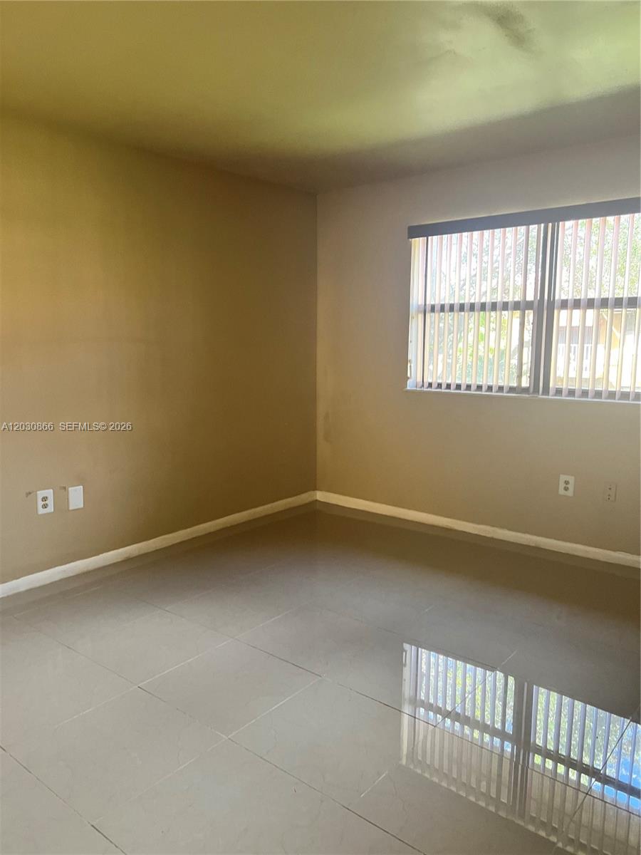 THE COURTS AT KENDALL CON - Residential Lease