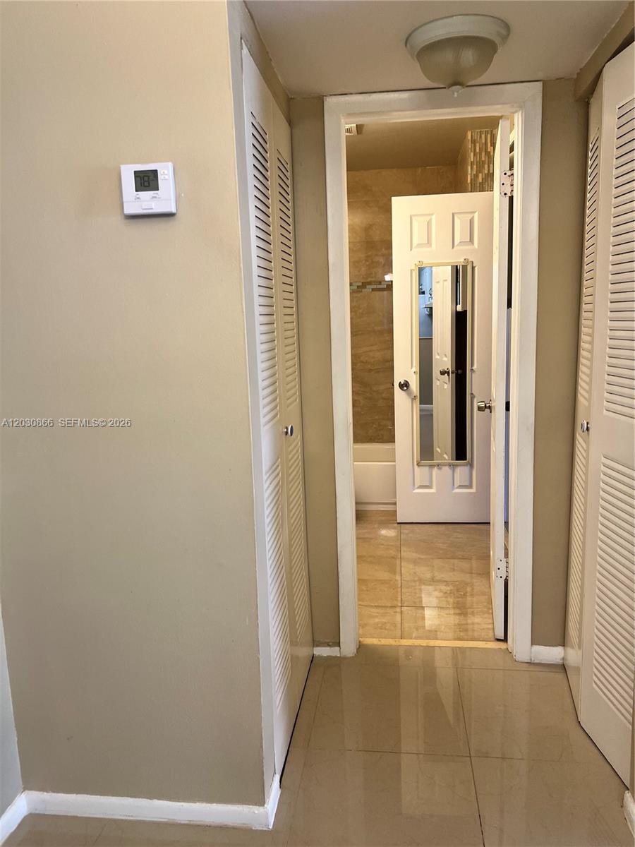 THE COURTS AT KENDALL CON - Residential Lease