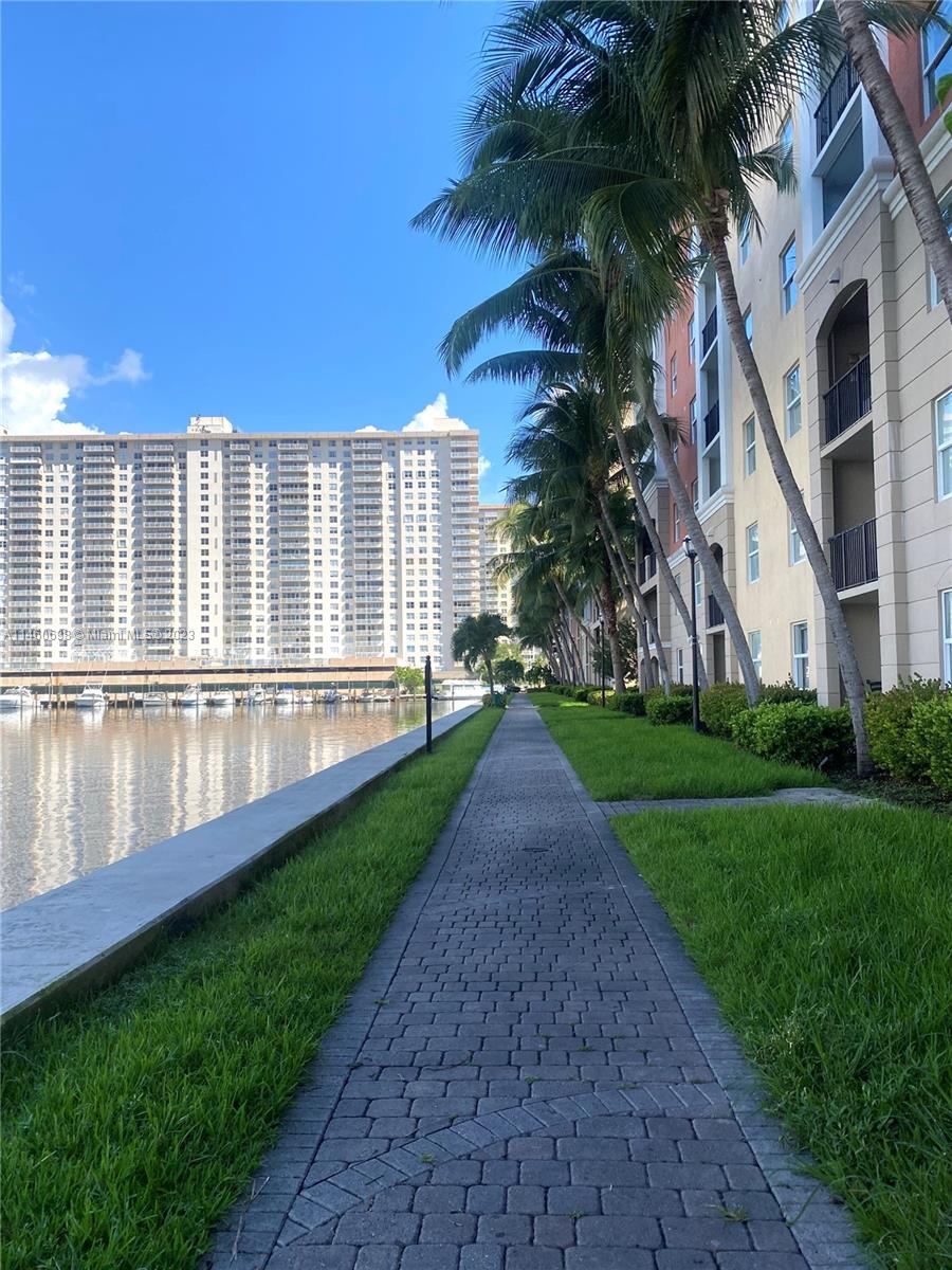 PORTO BELLAGIO CONDO - Residential Lease