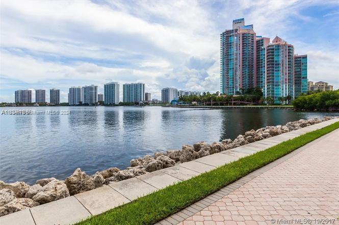 MYSTIC POINTE TOWER 400 C - Residential