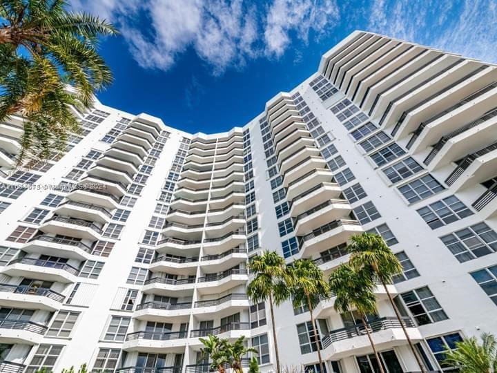 MYSTIC POINTE TOWER 400 C - Residential