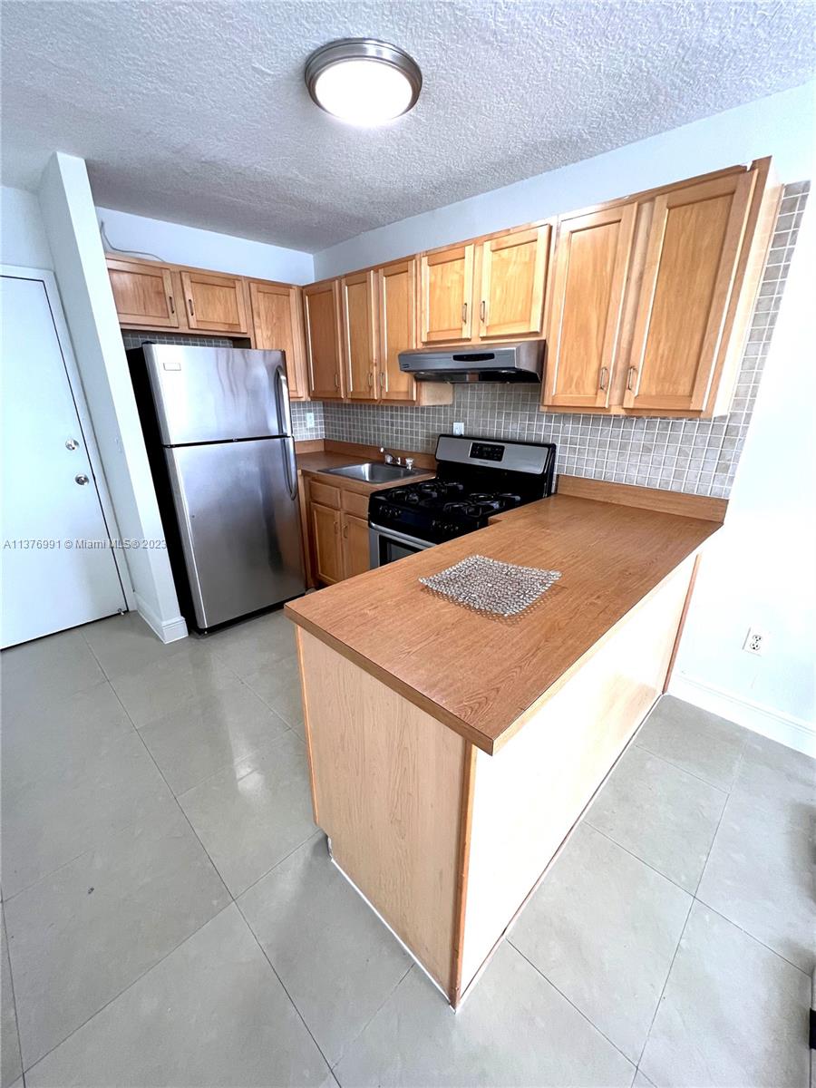 HAMPTON ON WASHINGTON AV - Residential Lease
