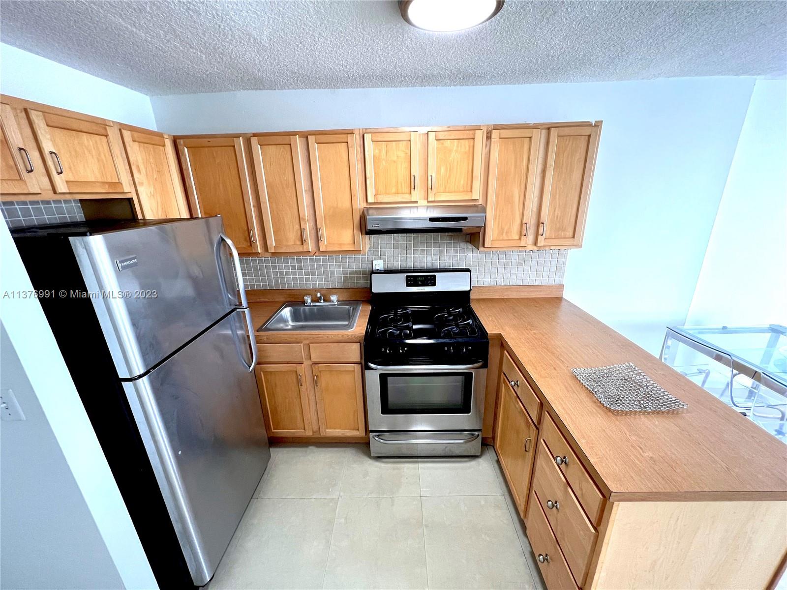 HAMPTON ON WASHINGTON AV - Residential Lease