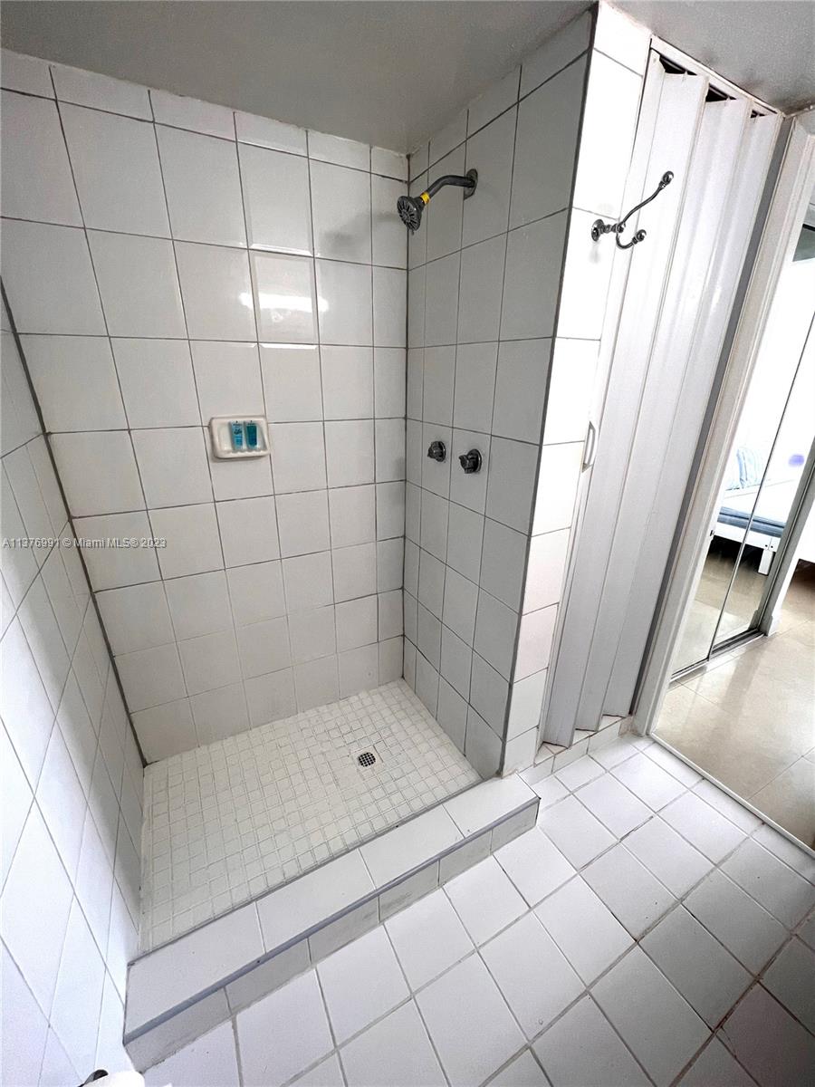 HAMPTON ON WASHINGTON AV - Residential Lease