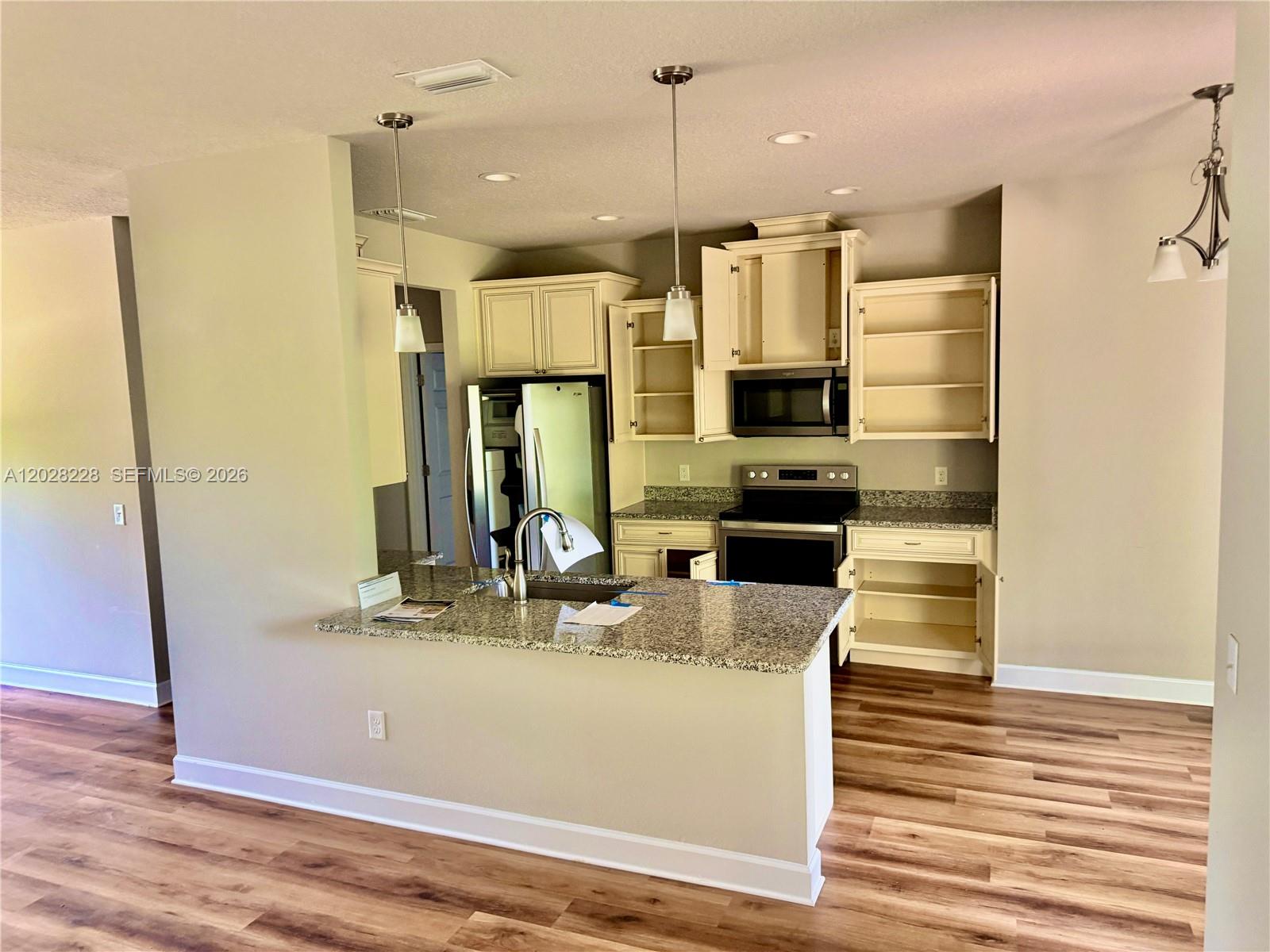 WILLISTON HIGHLANDS GOLF - Residential