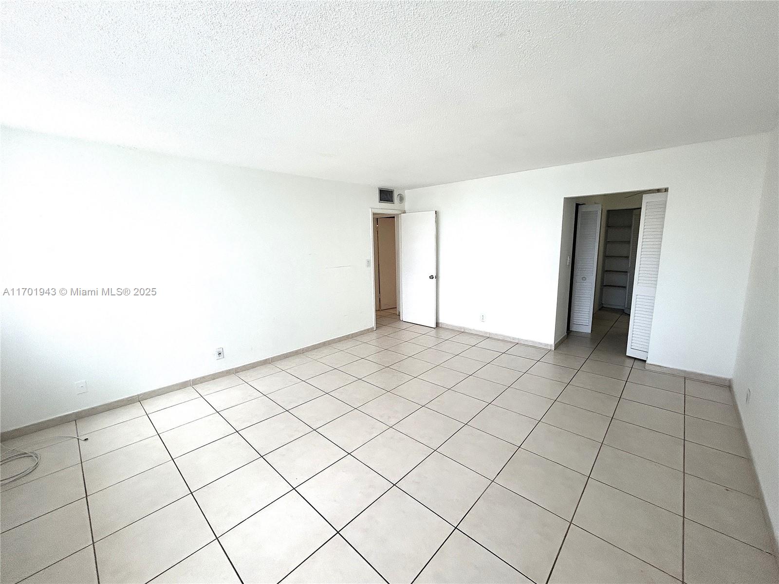 IMPERIAL TOWERS APTS COND - Residential