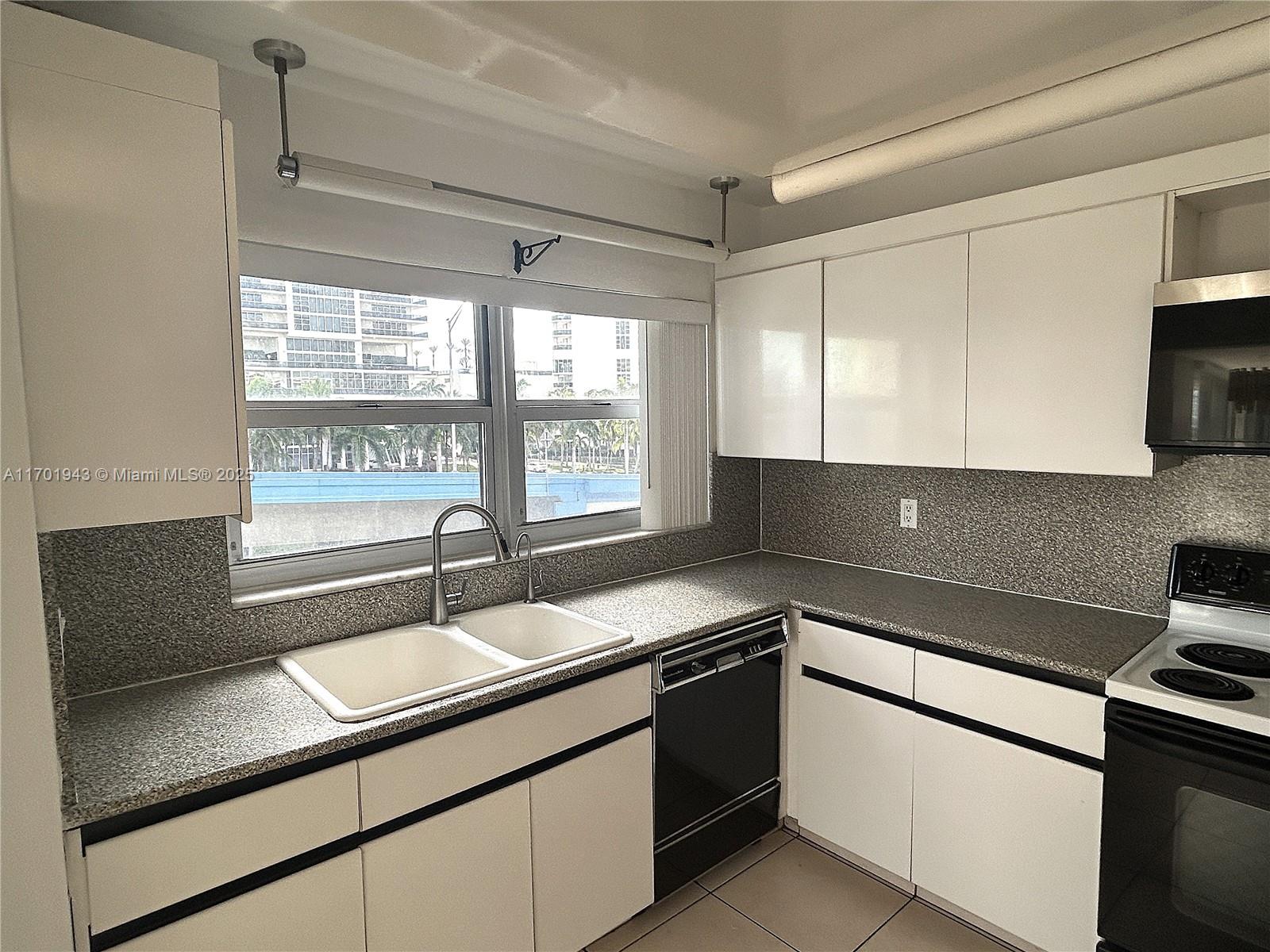 IMPERIAL TOWERS APTS COND - Residential