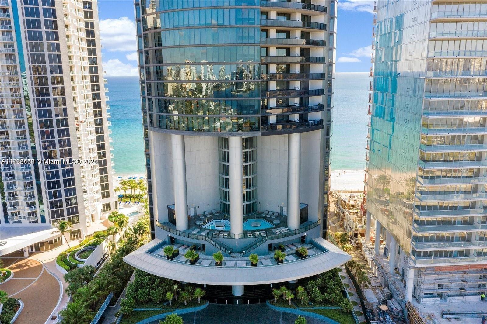 18555 COLLINS AVENUE COND - Residential