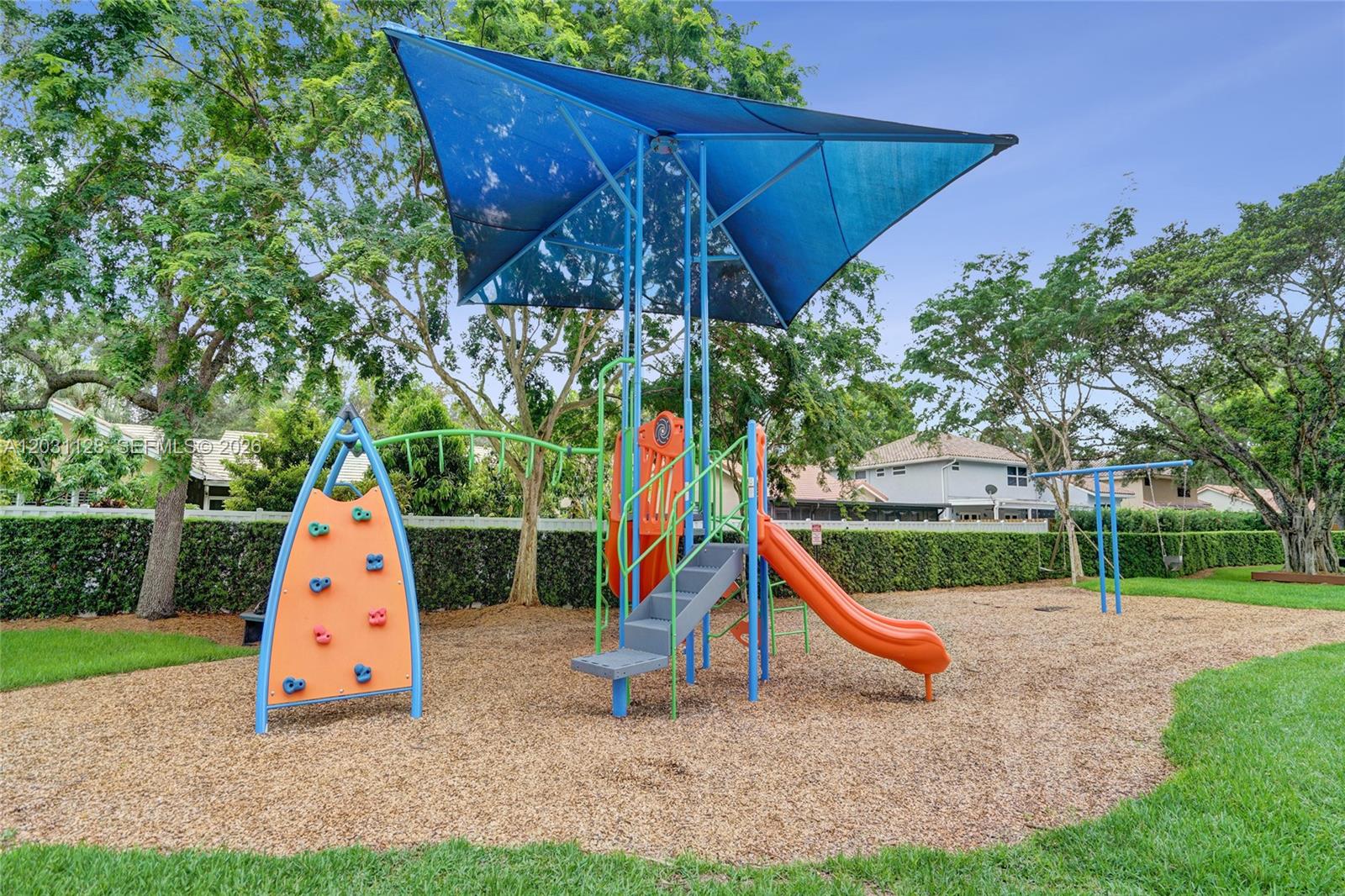 EMBASSY LAKES - Residential