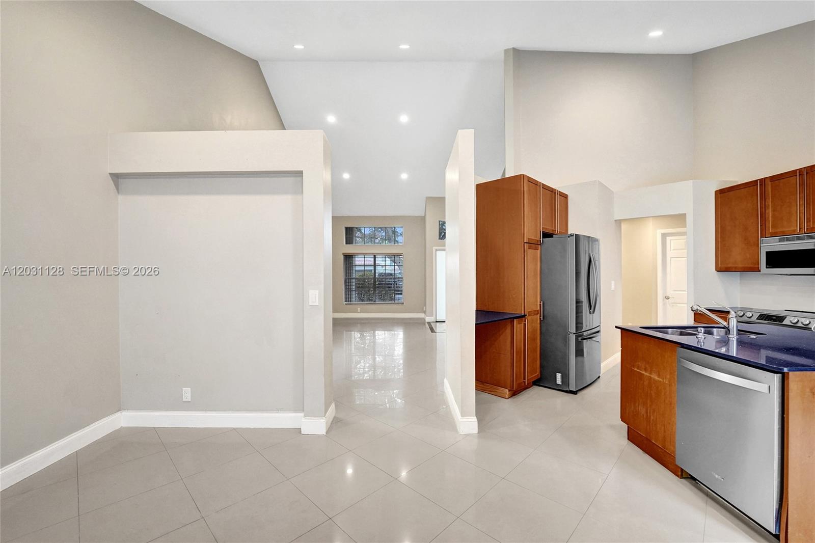 EMBASSY LAKES - Residential