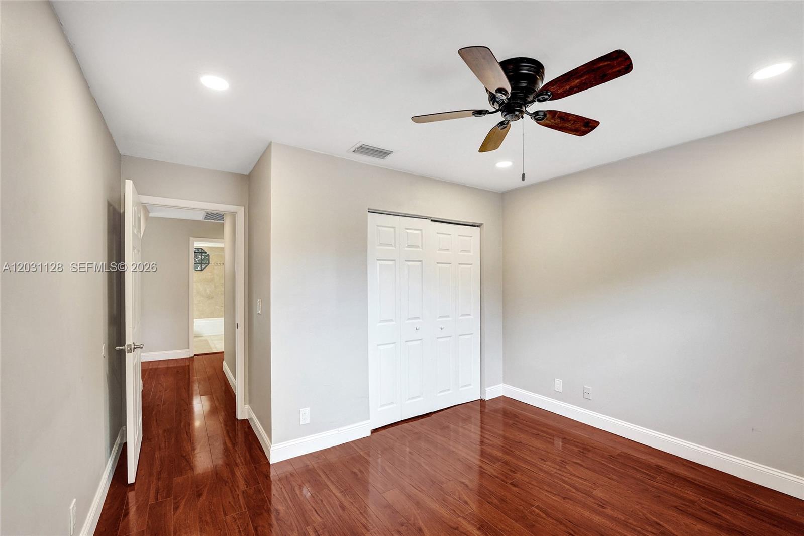 EMBASSY LAKES - Residential
