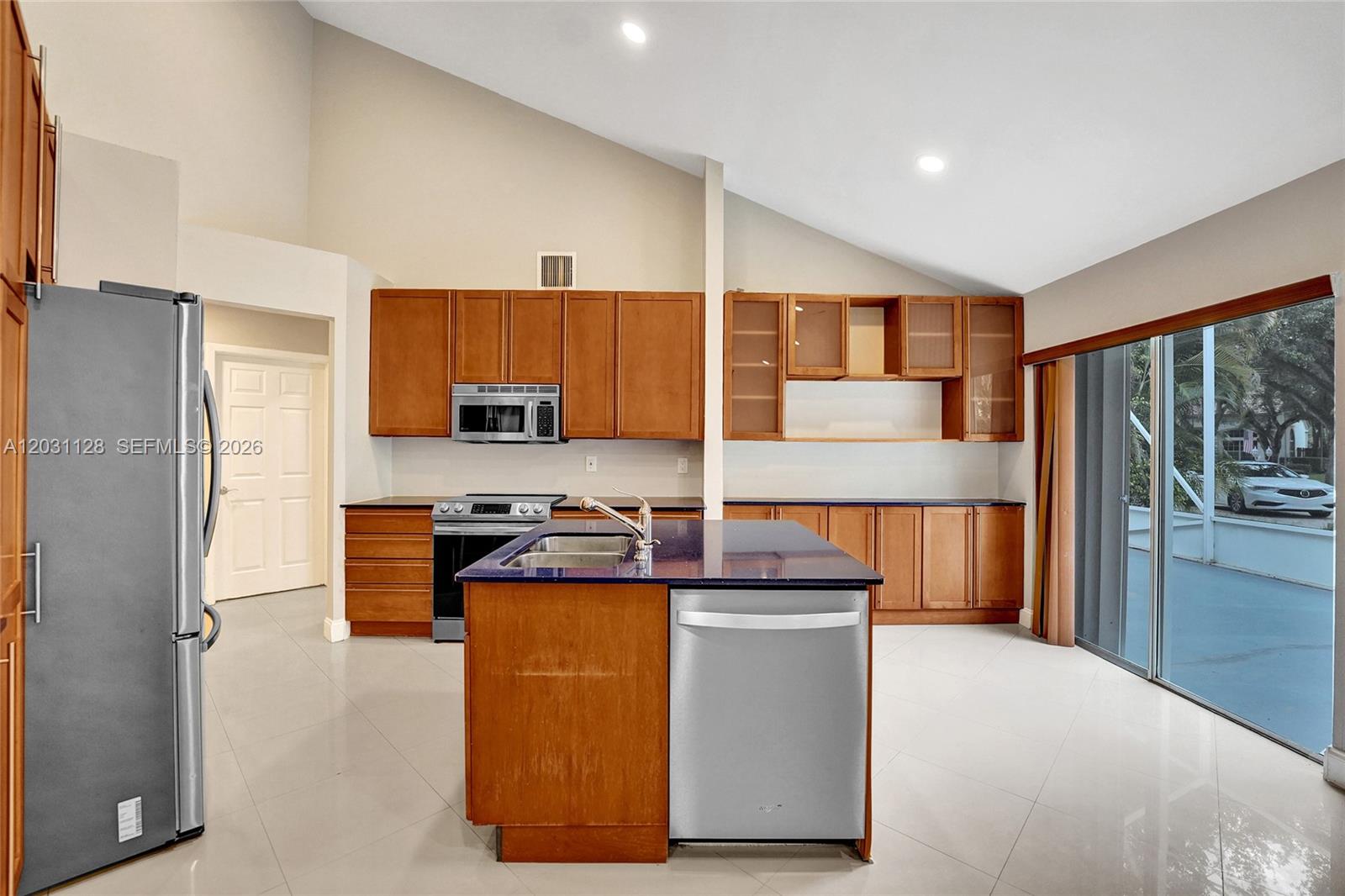 EMBASSY LAKES - Residential